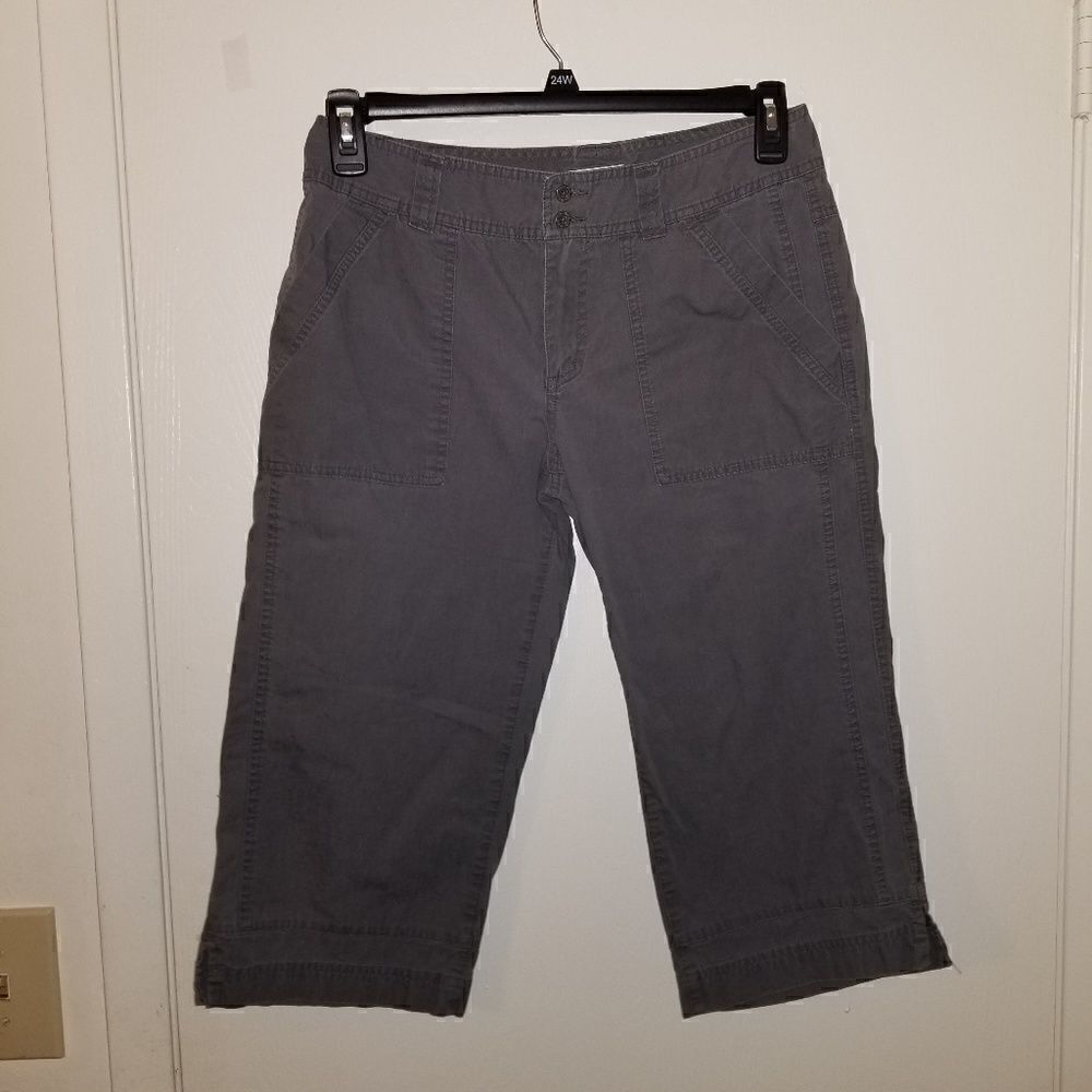 Columbia sportswear company gray  capris 8